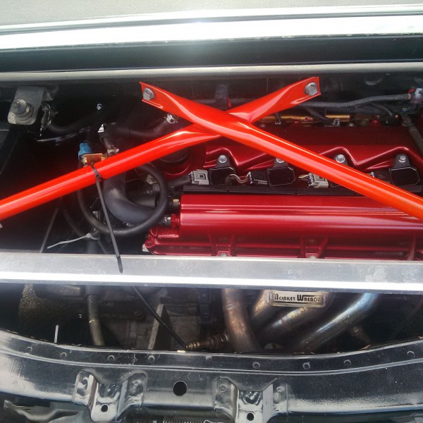 compartiment moteur avec 2zz il manque le cahce moteur