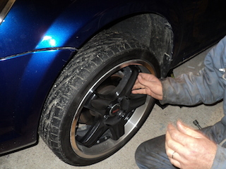 Dévisage Des Écrous de roues, et montage du crique pour le désengagement de la roue.